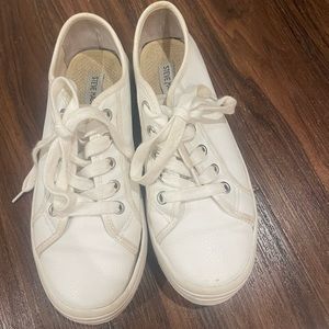 STEVE MADDEN Women's Bobbi30 Sneaker